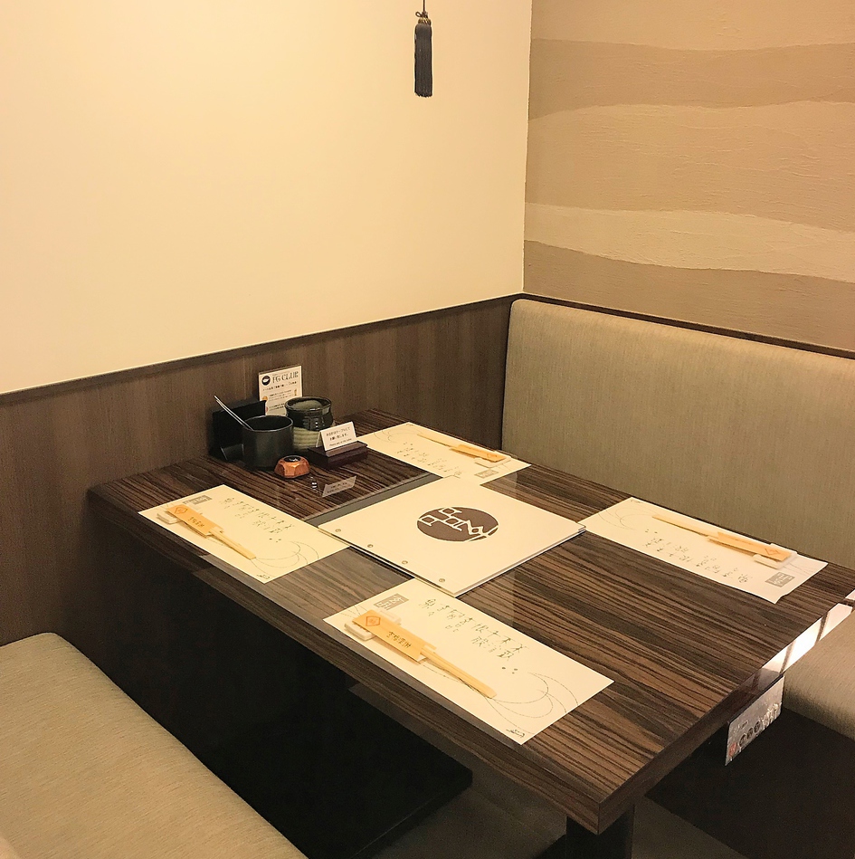 テーブル席 席タイプ テーブル 人数 4名様×2 備考 落ち着いた雰囲気の店内は多様なシーンに対応が可能です。