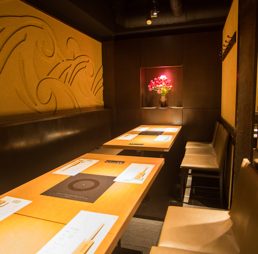 テーブル席 席タイプ テーブル 人数 4名様×2 備考 最大8名様。各種ご宴会にぴったりの飲み放題付きコースなどをご用意しております。