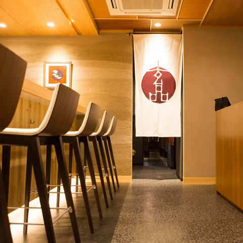 カウンター席 席タイプ カウンター 人数 7名様まで 備考 女将のカウンター専用席。ワンランク上の上質なお料理とサービスお愉しみ頂けます。