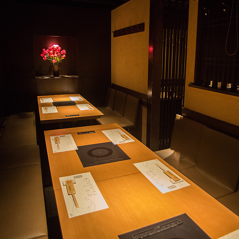 テーブル席 席タイプ テーブル 人数 6名様×3 備考 最大18名様が同時にお座りいただけるお席。大人数での集まりもご相談ください。