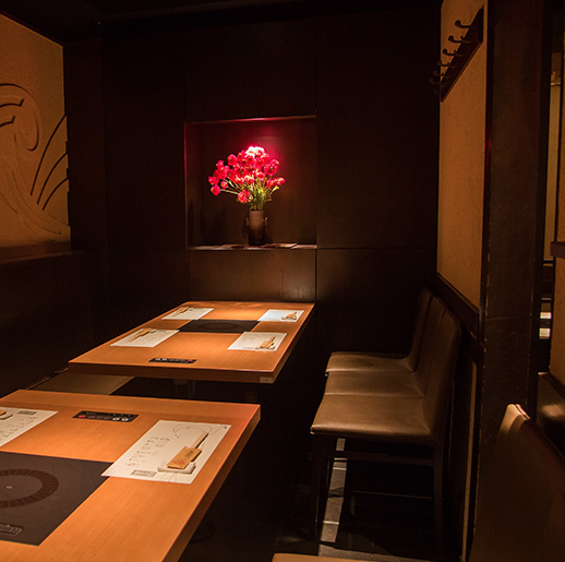 テーブル席 席タイプ テーブル 人数 4名様×2 備考 落ち着いた雰囲気の店内は多様なシーンに対応が可能です。