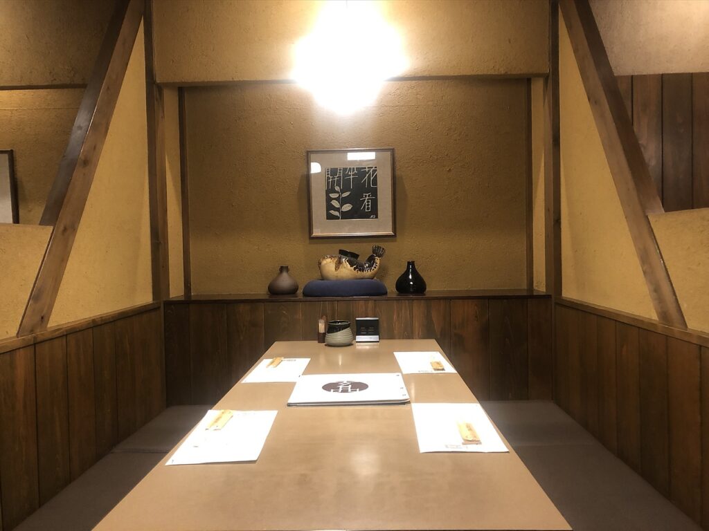 テーブル席 席タイプ テーブル 人数 2名様×2 備考 2名様用のお席もございます。ご予約はお早めにどうぞ。