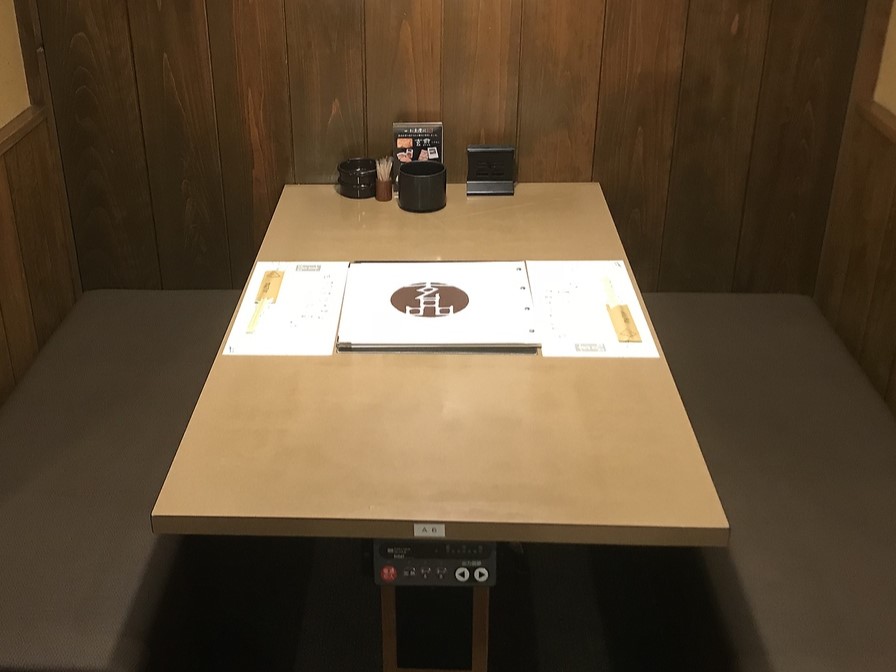 テーブル席 席タイプ テーブル 人数 4名様×20 備考 落ち着いてお食事いただけるテーブル席は、女子会にも好評です。