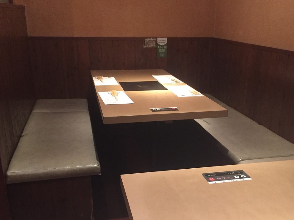 テーブル席 席タイプ テーブル 人数 4名様×6 備考 気軽に入れるお席をご用意。落ち着いた空間でお食事していただけます。