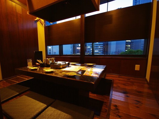 テーブル席 席タイプ テーブル 人数 6名様×2 備考 新宿・代々木でふぐ料理と言えば「玄品」。家族でのお食事会やお祝いごとにも嬉しい、落ち着いた空間です。