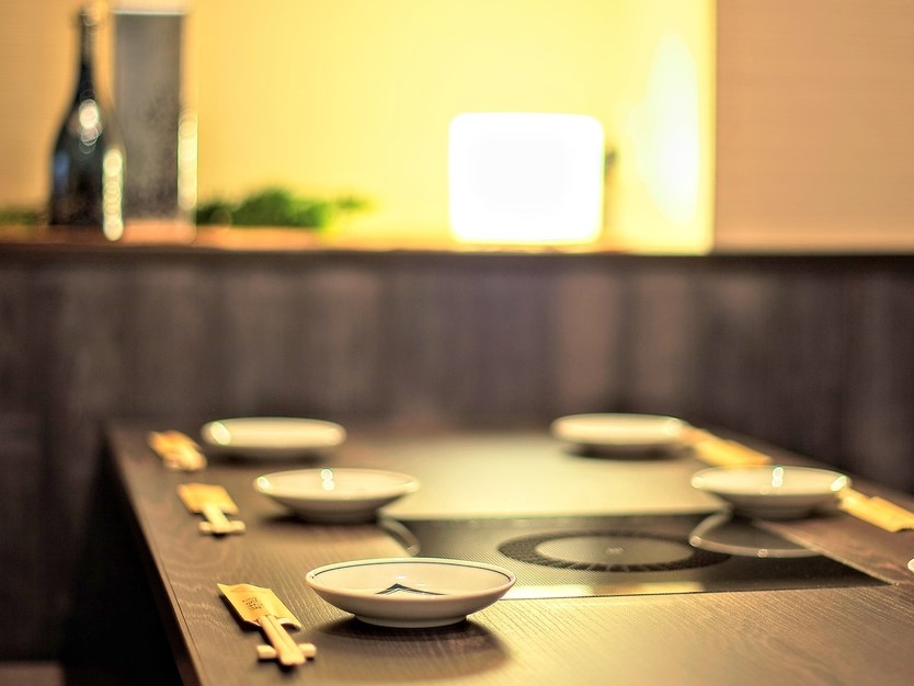 テーブル席 席タイプ テーブル 人数 6名様×5 備考 新橋でふぐ料理と言えば「玄品」。家族でのお食事会やお祝いごとにも使えるお席です。