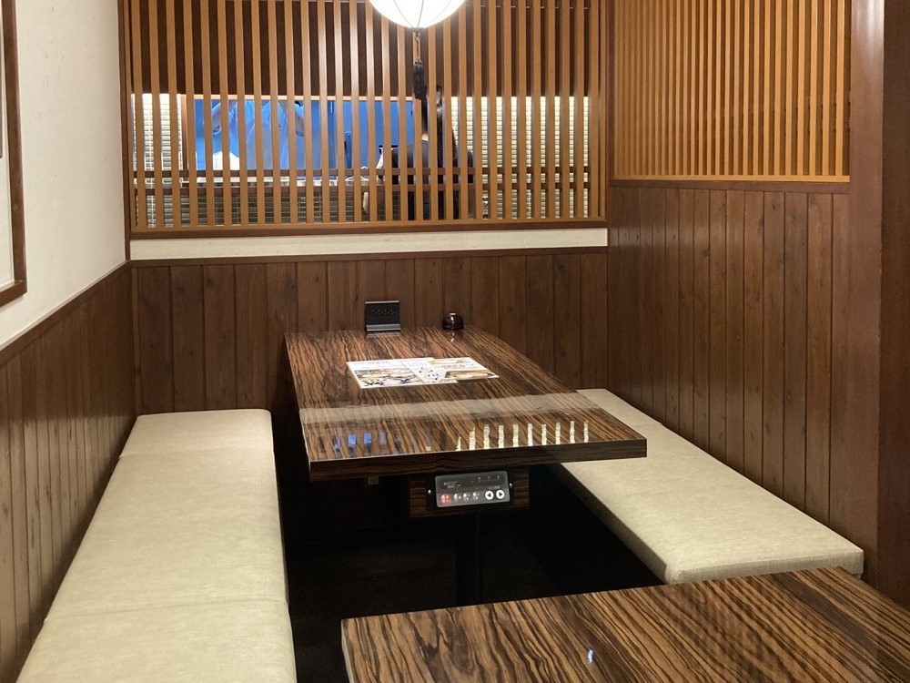 テーブル席 席タイプ テーブル 人数 6名様×5 備考 新宿でふぐ料理と言えば「玄品」。家族でのお食事会やお祝いごとにも使えるお席です。