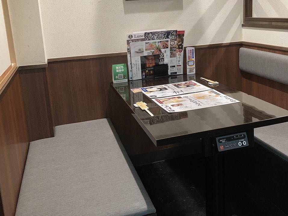 テーブル席 席タイプ テーブル 人数 4名様×20 備考 BOXタイプのお席は、シーン問わずゆっくりお寛ぎいただけます。