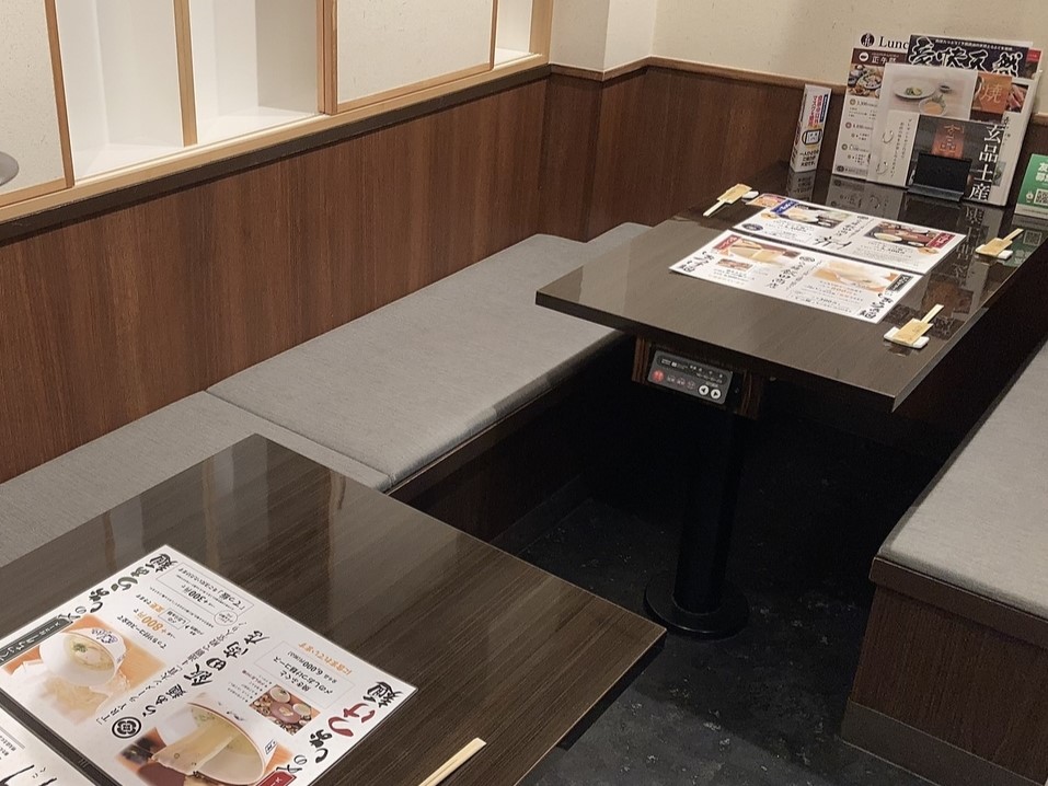 テーブル席 席タイプ テーブル 人数 3名様×2 備考 人数に応じたお席をご案内いたします。季節のご宴会にもどうぞ。