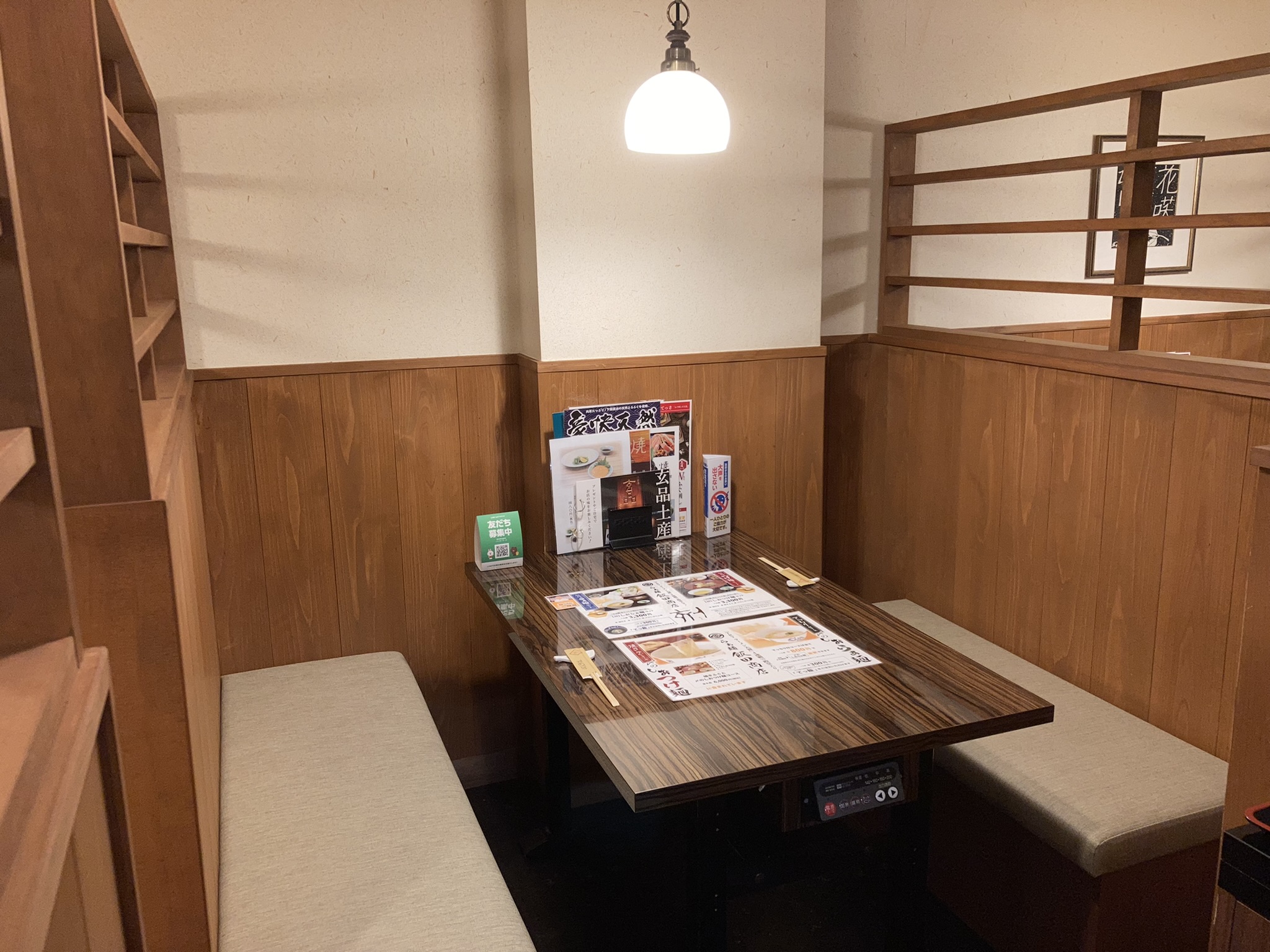 4名様×6 <br> BOXタイプのお席は、シーン問わずゆっくりお寛ぎいただけます。