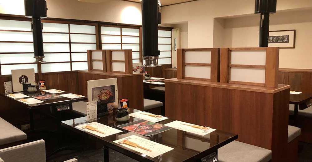 4名様×7 <br> 和の雰囲気でくつろげる店内。ご予約はお早めにどうぞ。