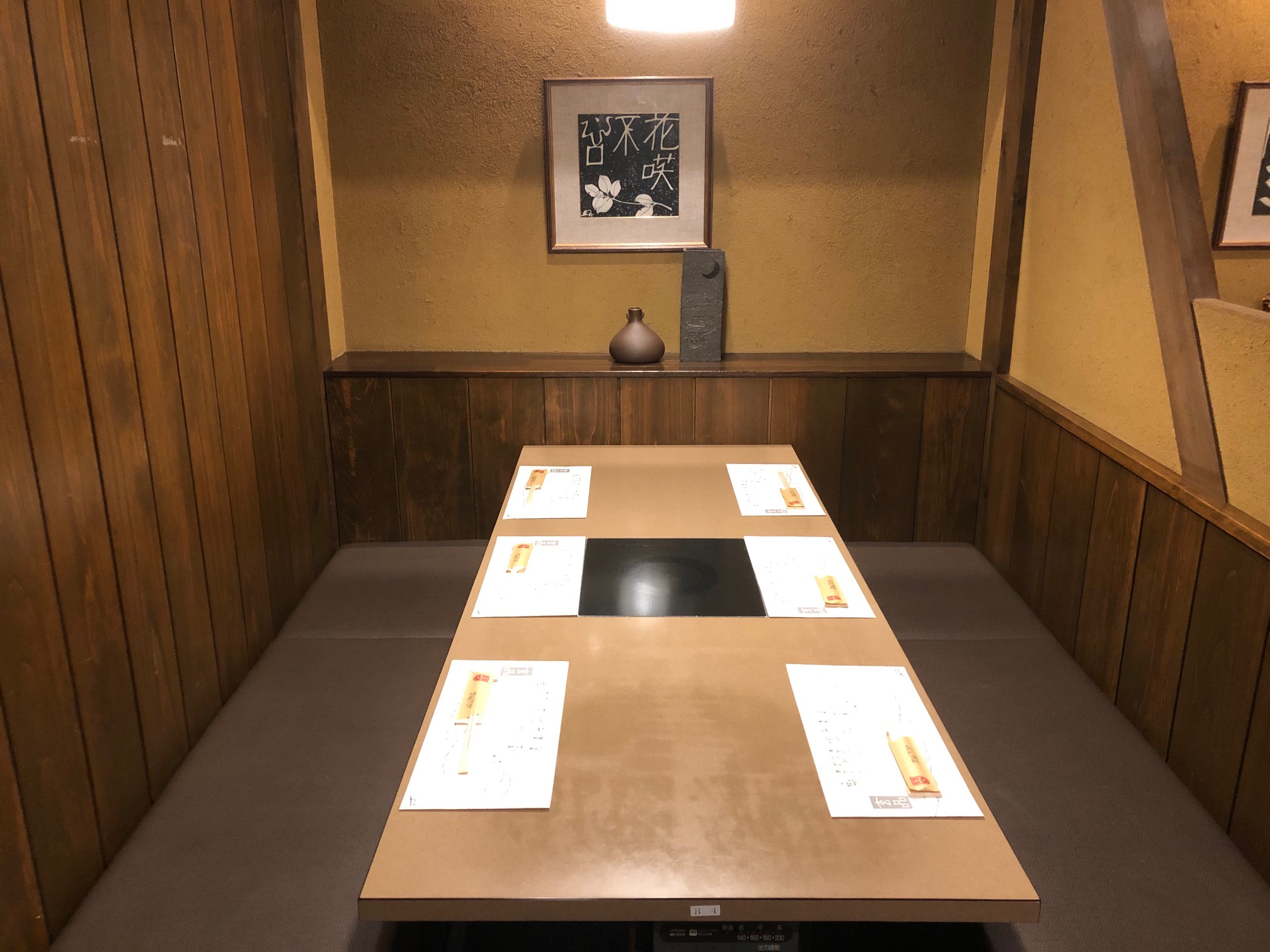 4名様×7, 6名様×4 <br> 落ち着いてお食事いただけるテーブル席は、女子会にも好評です。